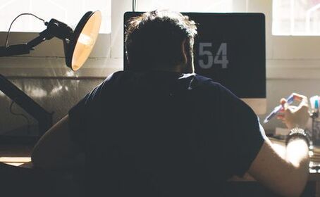 Η λανθασμένη θέση καθίσματος είναι η αιτία ανάπτυξης της οστεοχονδρωσίας